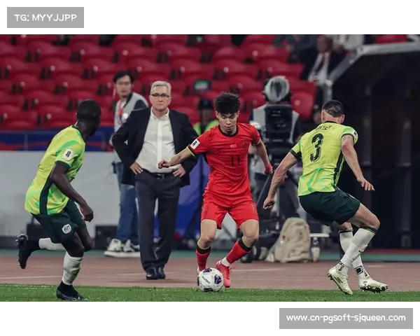 门将开大脚直接助攻前锋得分,长传冲吊战术在特定时刻依然奏效 门将开大脚直接助攻前锋得分,长传冲吊战术在特定时刻依然奏效